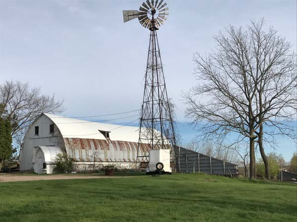 Vennebu Hill weddings and event barn in Wisconsin Dells - the barn and windmill